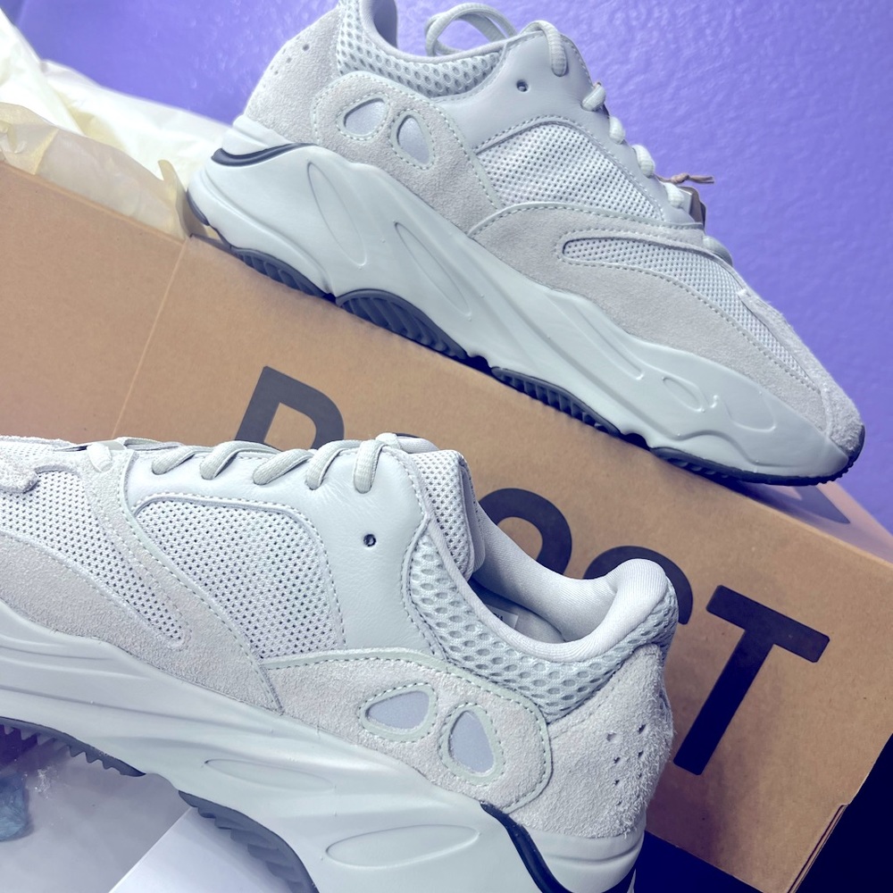 Yeezy Boost 700 (Adidas)